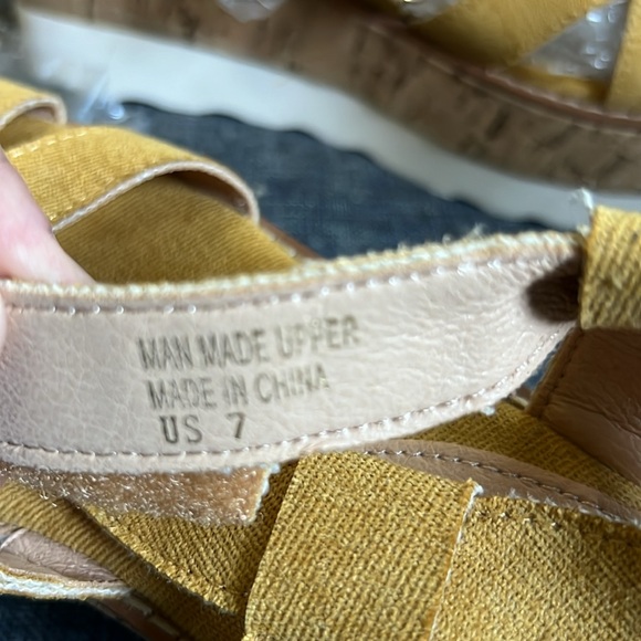 Mi.iM brand mustard color platform/Sarah Style Strappy Sandal size 7.5 NWT - Picture 5 of 5